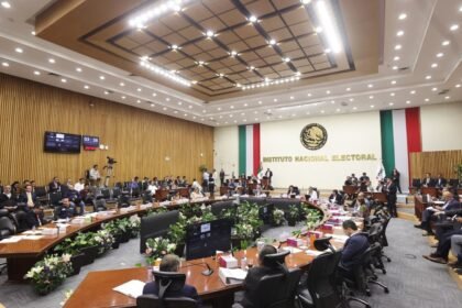 INE multa a Morena y MC por gastos de precampaña en Coahuila