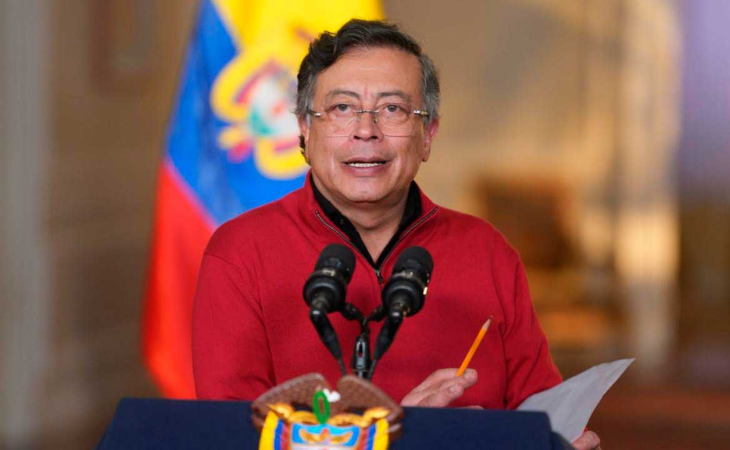 Multan a Petro por no rectificar acusación contra exgerente de Coosalud