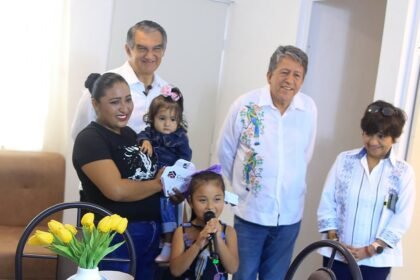 Sheinbaum y Villarreal entregan viviendas a pescadores en Tamaulipas