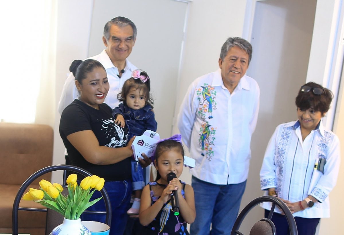 Sheinbaum y Villarreal entregan viviendas a pescadores en Tamaulipas