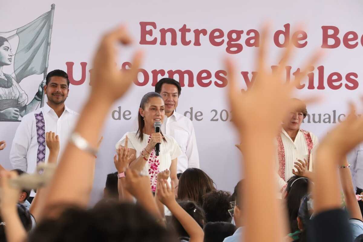 Sheinbaum promueve educación y entrega becas en Día del Niño