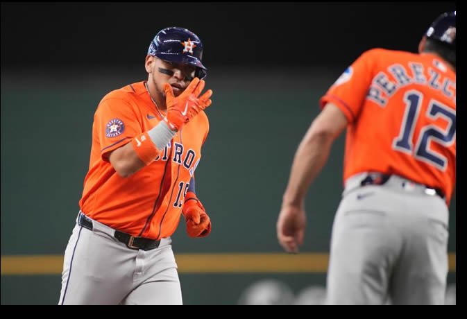 Isaac Paredes llega a 98 jonrones en Grandes Ligas con Astros