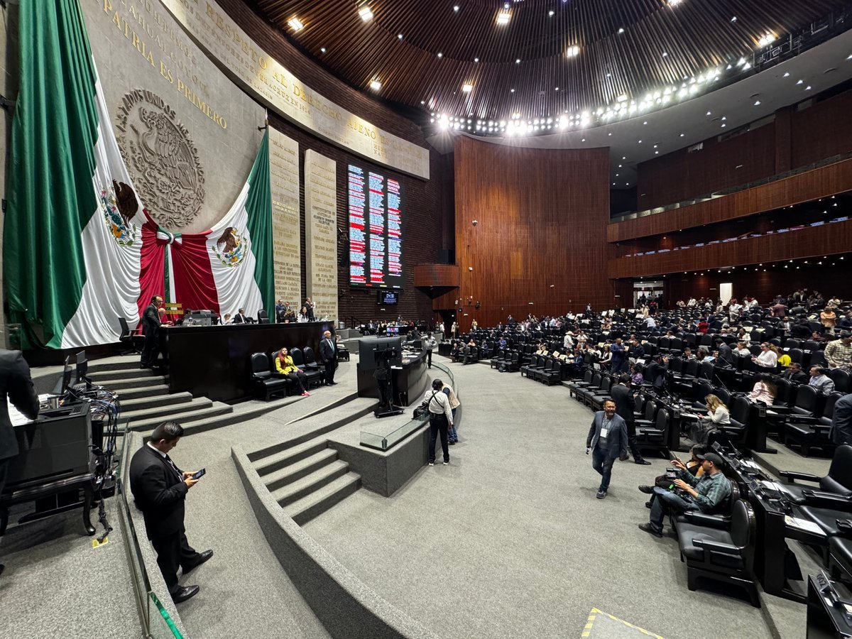 Sheinbaum alinea agenda con diputados de Morena en Palacio Nacional
