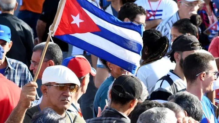Cuba indulta a 2,010 presos, ONG denuncia exclusión política
