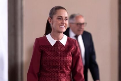 Sheinbaum pide a embajadores no intervenir en política interna