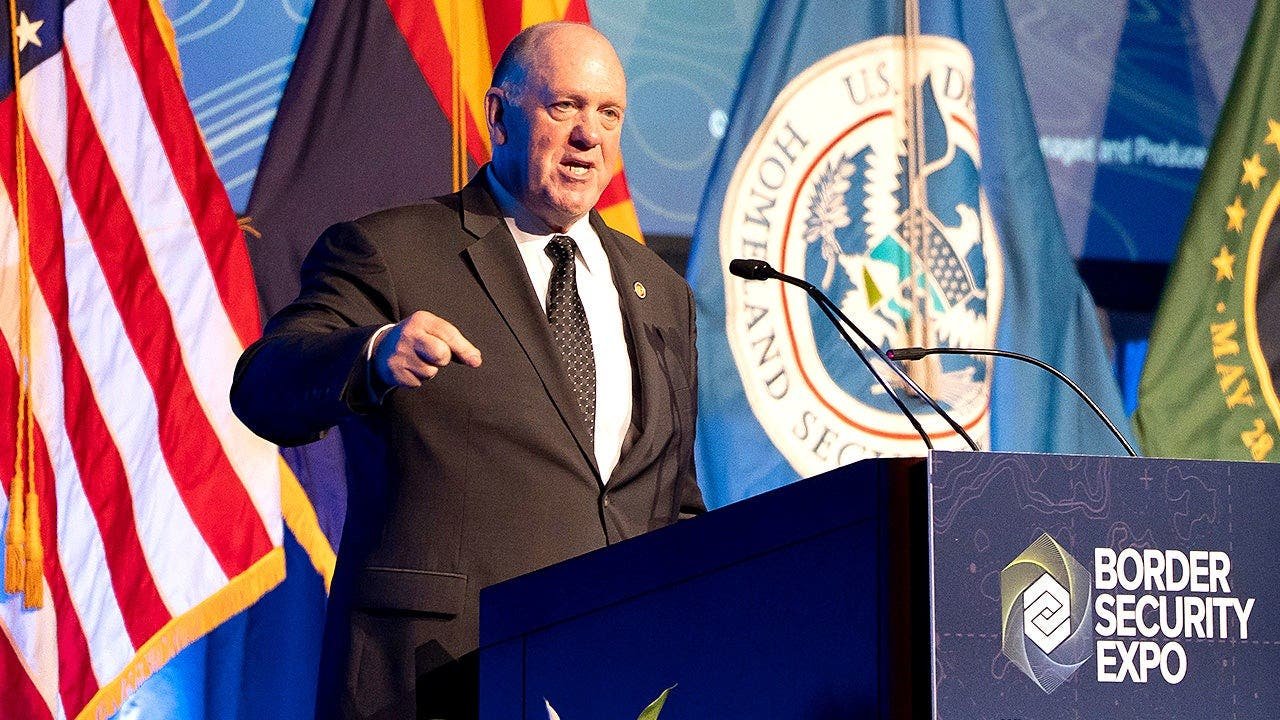 Tom Homan niega malos tratos en centro ICE de Nueva Jersey