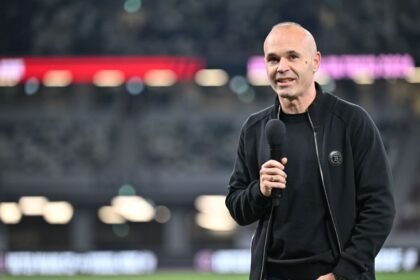 Andrés Iniesta inicia su carrera como técnico en Emiratos Árabes