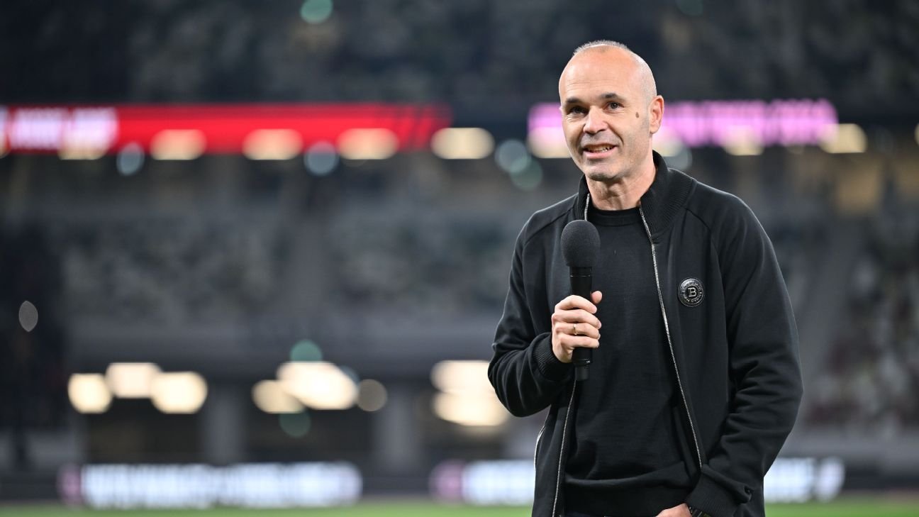 Andrés Iniesta inicia su carrera como técnico en Emiratos Árabes