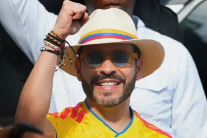 Morena exige recuento tras triunfo cerrado de De la Espriella en Colombia