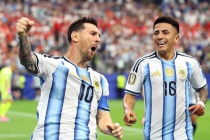 Messi lleva a Argentina a octavos y es máximo goleador mundialista