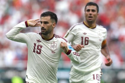 España vence 1-0 a Uruguay y avanza líder en el Mundial 2026