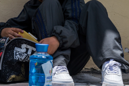 Rescatan con vida a niño tras seis días bajo escombros en Venezuela