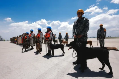 México envía rescatistas y ayuda humanitaria a Venezuela tras sismos