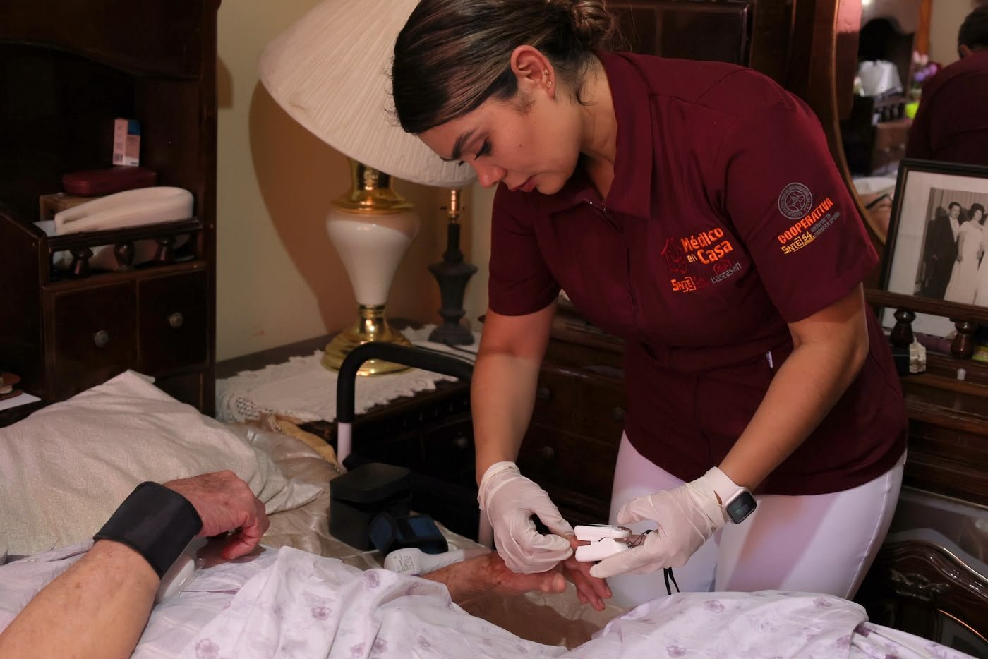 Sonora brinda 7,496 consultas médicas a domicilio en un año