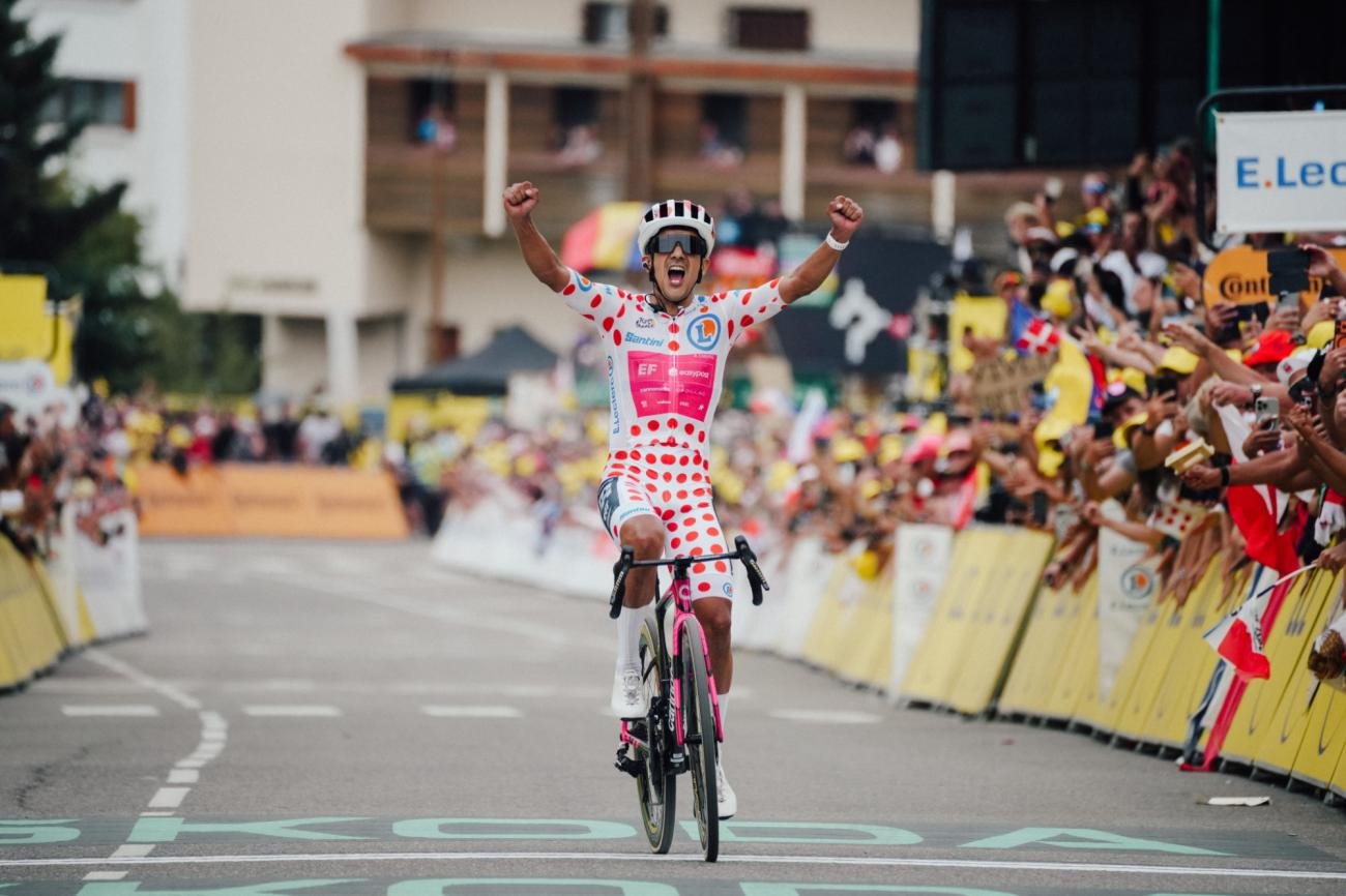 Carapaz gana la etapa 20 y domina la montaña en el Tour 2026