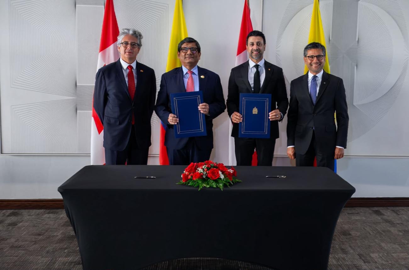 Ecuador y Canadá firman TLC que elimina aranceles a exportaciones