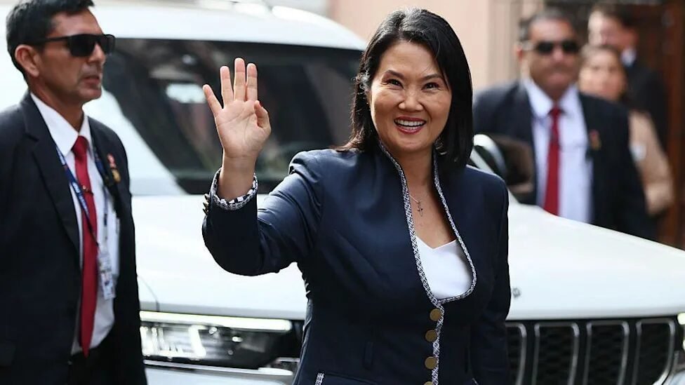 Keiko Fujimori asume presidencia de Perú con foco en seguridad
