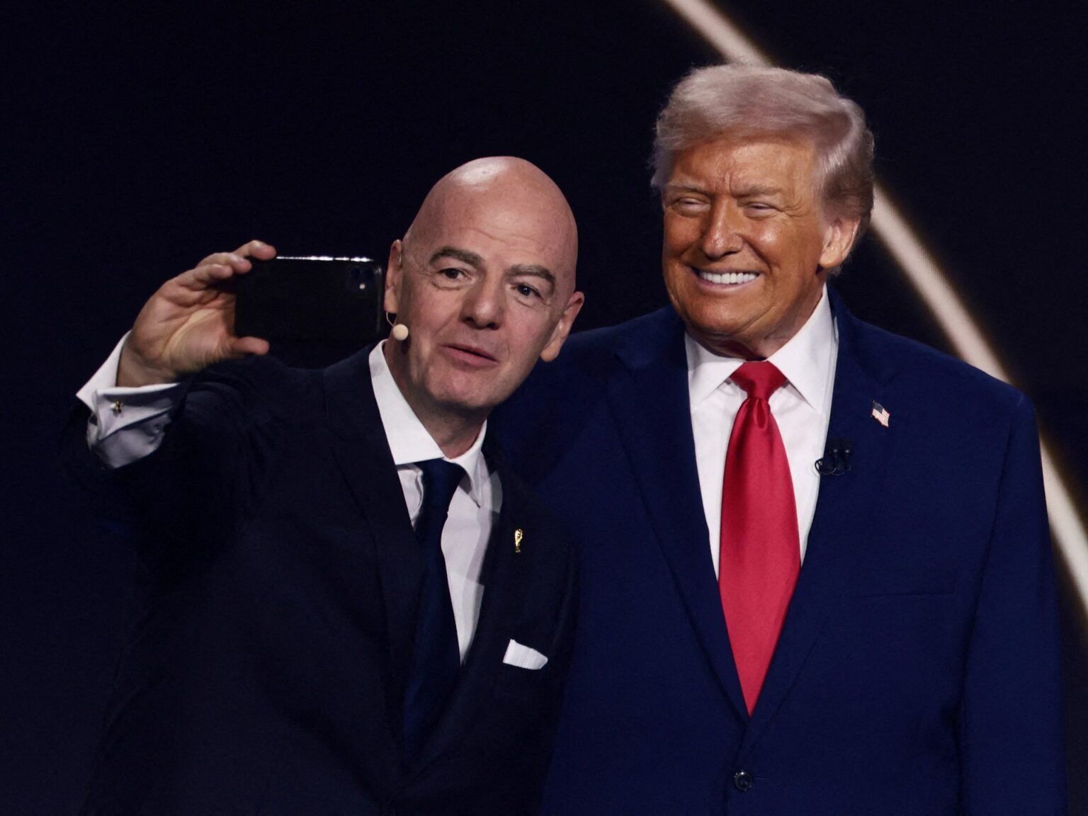 Eurodiputados piden investigar a Infantino por caso Balogun