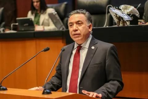 Morena expulsa a Inzunza del Senado tras acusaciones en Sinaloa