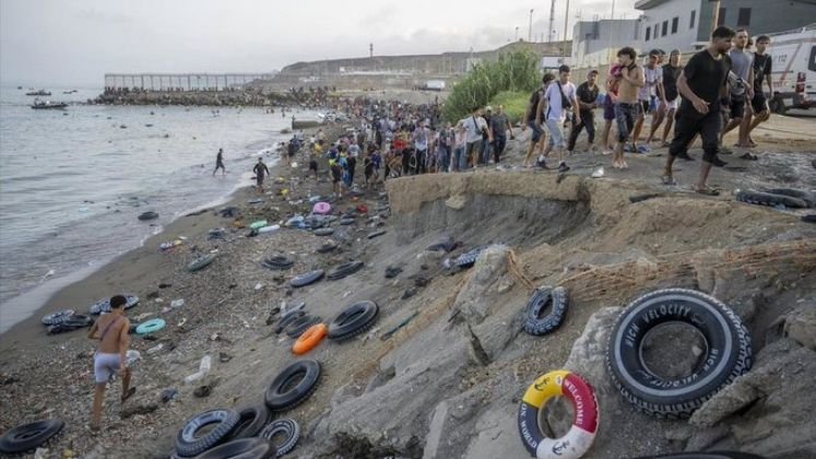 Ceuta vive su mayor crisis migratoria: 50,000 cruces en 24 h