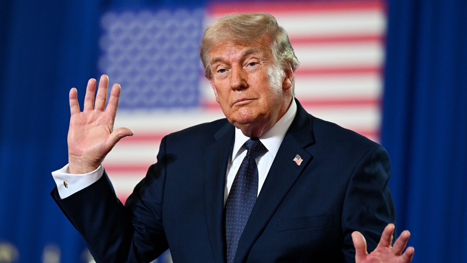Trump difunde video de IA sobre ataque ficticio en isla Kharg