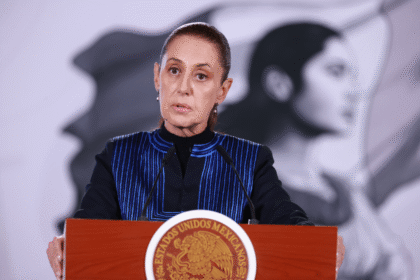 Sheinbaum critica regreso de Rocha Moya y pide relevo en Sinaloa