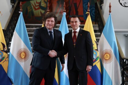 Ecuador y Argentina firman acuerdos de comercio y seguridad