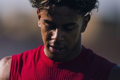 Lamine Yamal vuelve al Barcelona tras ganar el Mundial 2026