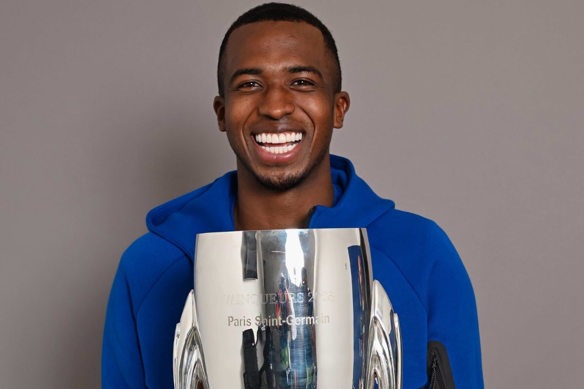 Willian Pacho, entre los mejores defensas de EA Sports FC 27