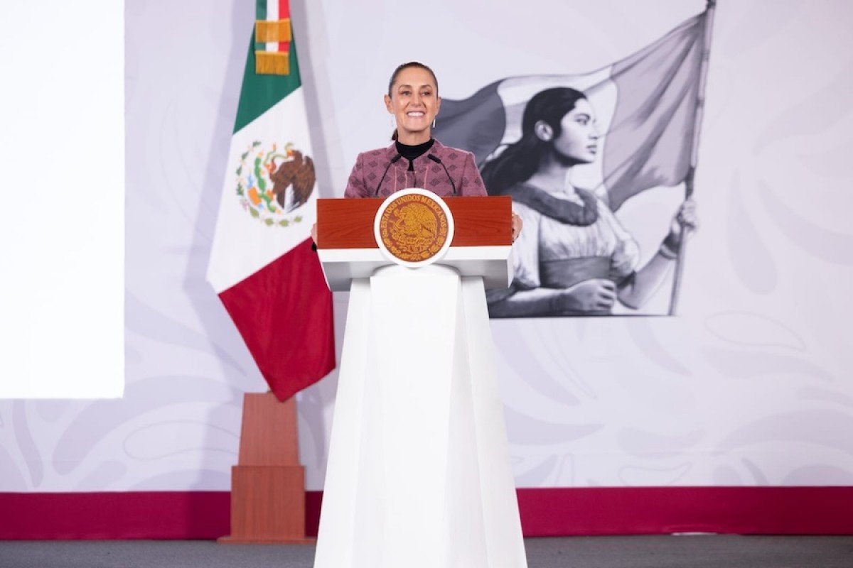 Sheinbaum consulta a maestros sobre uso de celulares en escuelas