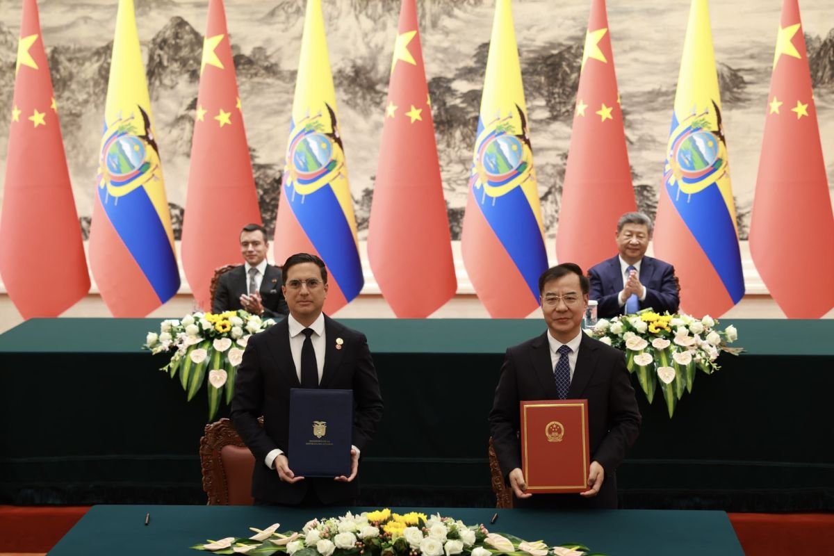 Ecuador y China firman acuerdos clave en seguridad y energía
