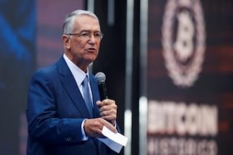 Salinas Pliego cumple pagos de deuda fiscal en CDMX: Sheinbaum