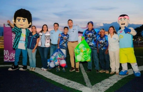 Bonilla inaugura cancha de fútbol rehabilitada en colonia Revolución