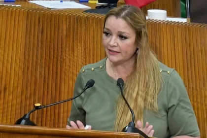 Diputada denuncia acoso tras exigir transparencia en transporte NL