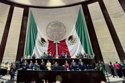 Morena impulsa sanciones por dádivas y regula cabildeo en Congreso