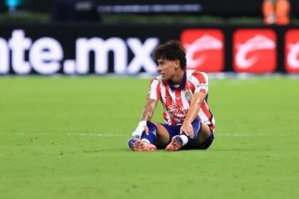 Chivas retiene a Santiago Sandoval ante ofertas de Europa