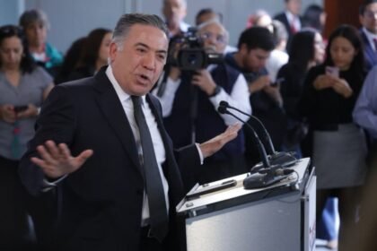 Enrique Inzunza mantiene cargo en Senado pese a imputación en EU